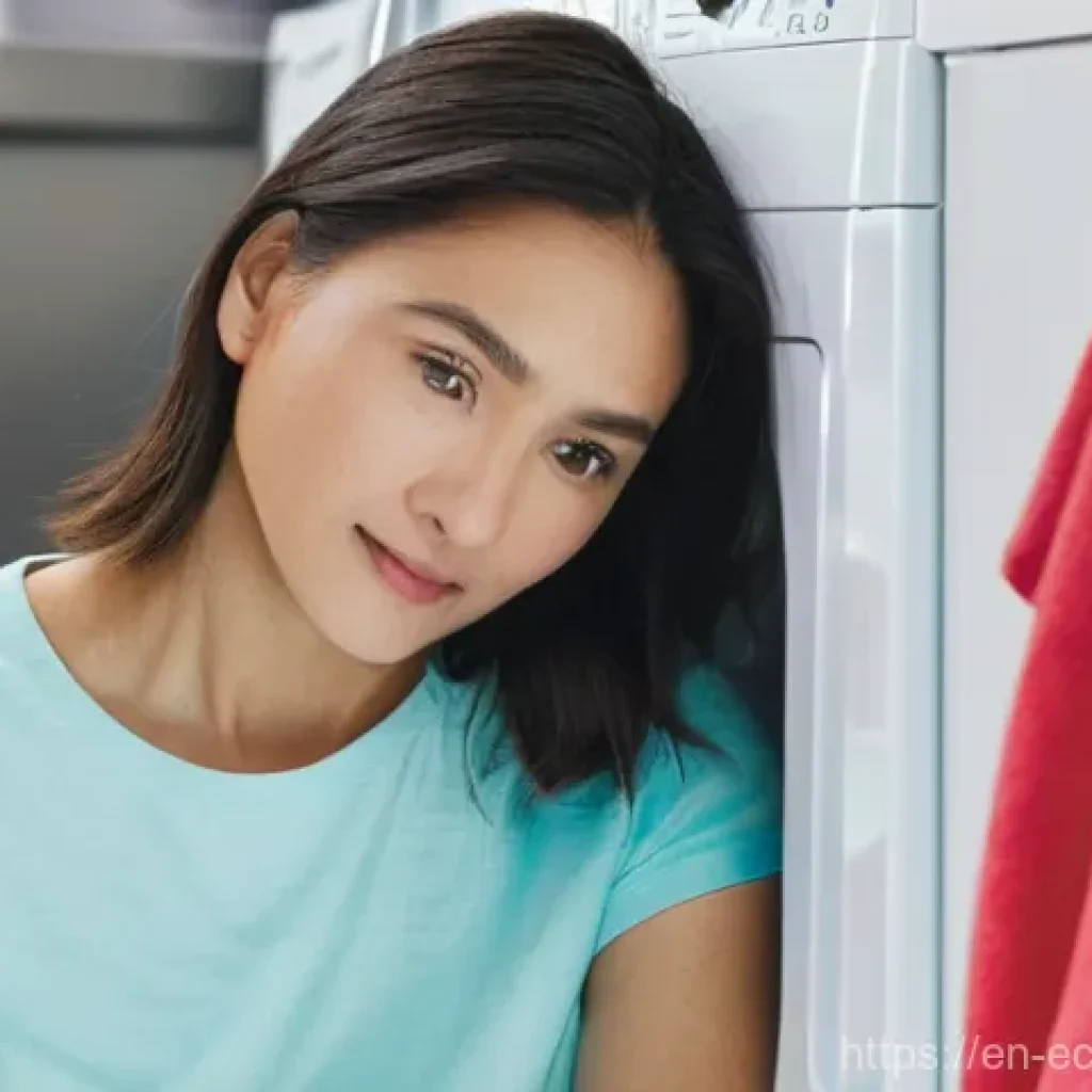 DIY 세제로 피부 알레르기 예방하기 - **Image Prompt: From Irritation to Relief: The Sensitive Skin Journey with Laundry**
    A close-up,...